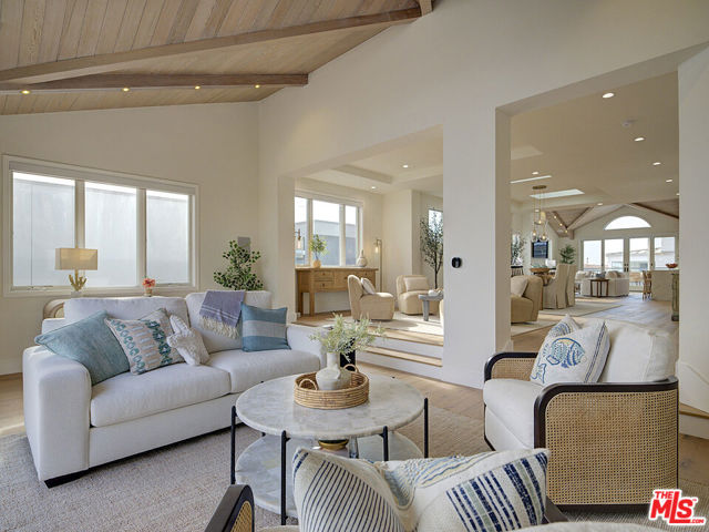 209 19th Street, Manhattan Beach CA: https://media.crmls.org/mediaz/c899da44-fd41-40b8-be5b-7f5bf5a5b9fc.jpg
