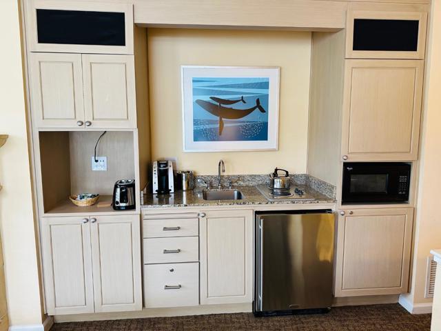 4100 Cabrillo Highway, Half Moon Bay CA: https://media.crmls.org/mediaz/c89a7863-dd67-4afb-bceb-1483478738b8.jpg