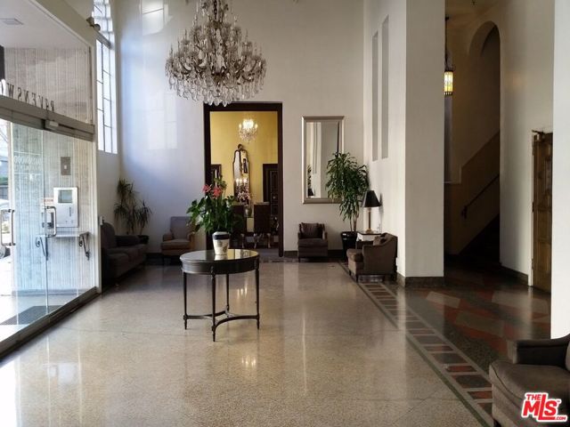 570 N ROSSMORE Avenue, Los Angeles CA: https://media.crmls.org/mediaz/c89a9326-07f8-4146-88e9-dd99cc48444c.jpg