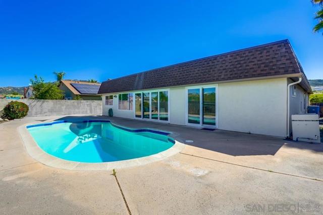 15034 Jenell St, Poway CA: https://media.crmls.org/mediaz/c89a99b2-4fb0-4131-9864-61e18a691632.jpg