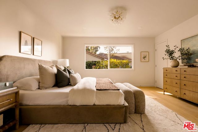 22460 Cairnloch Street photo 28