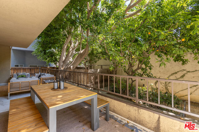 1210 N Kings Road, West Hollywood CA: https://media.crmls.org/mediaz/c89b4169-c7d5-4557-8281-9a5ea96f4336.jpg