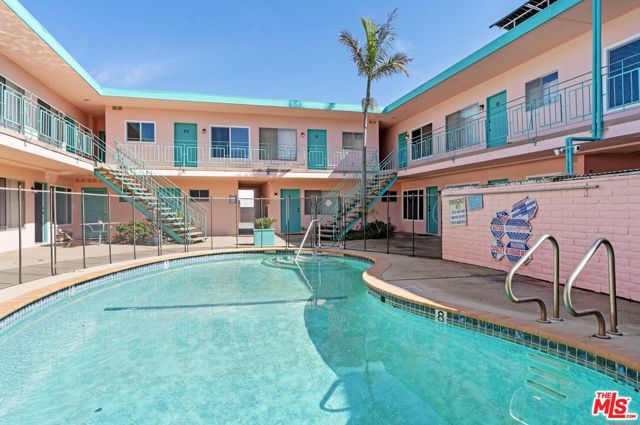 7825 W Manchester Avenue, Playa del Rey CA: https://media.crmls.org/mediaz/c89bb116-5a17-4fc5-abab-4888a81f58ff.jpg