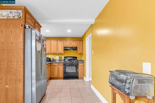 612 Thomas Dr, Richmond CA: https://media.crmls.org/mediaz/c89c3bb6-2965-4450-b316-28787197445d.jpg
