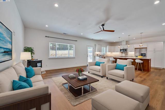 5579 Glen Dr, Foresthill CA: https://media.crmls.org/mediaz/c89cb2b6-5725-4849-864c-4ef0b9bbd8ff.jpg