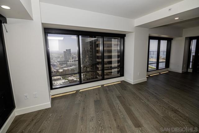 100 Harbor Drive, San Diego CA: https://media.crmls.org/mediaz/c89cbda1-0d19-4019-9680-dd69166d3da1.jpg