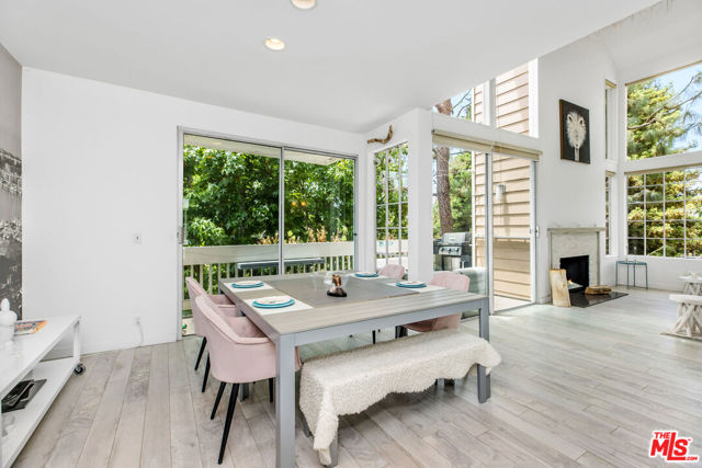 4342 Redwood Avenue, Marina del Rey CA: https://media.crmls.org/mediaz/c89ce02e-d1c3-40f7-99b6-aab01154a921.jpg