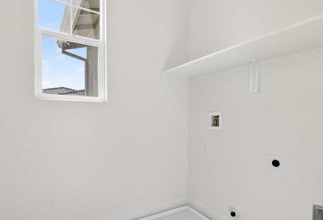 5716 Lake Club Drive, Fairfield CA: https://media.crmls.org/mediaz/c89cf456-d6db-44d2-b3b2-630003eba40c.jpg