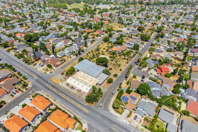 1545 Stone Creek Drive, San Jose CA: https://media.crmls.org/mediaz/c89d872d-e384-42ad-b63f-cf9e13ca5da5.jpg