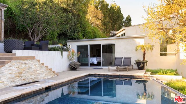 14622 Valley Vista Boulevard, Sherman Oaks CA: https://media.crmls.org/mediaz/c89dcae2-0dea-45a5-90aa-fb88216085a0.jpg