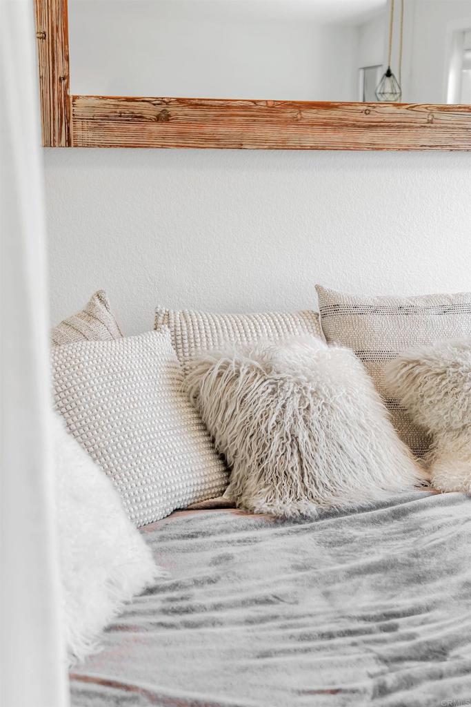 https://media.crmls.org/mediaz/c89e21c7-c403-4181-960d-8ce2bdb7993d.jpg?preset=X-Large