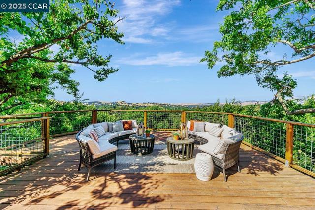 3338 Carlyle Ter, Lafayette CA: https://media.crmls.org/mediaz/c89e7695-1f42-4427-a7e8-c4ec97b90221.jpg