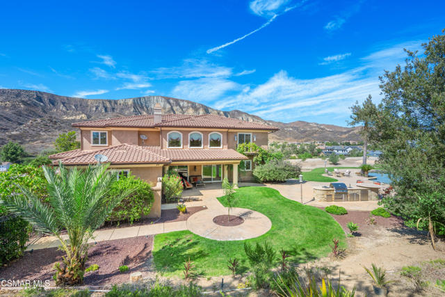 2462 Lost Canyons Drive, Simi Valley CA: https://media.crmls.org/mediaz/c89e8149-fe42-4391-ab03-3dbe7798c8d9.jpg