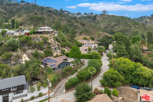 1741 Golf Club Drive, Glendale CA: https://media.crmls.org/mediaz/c89eee03-c569-43a0-902a-3fbf0f2cb9cd.jpg