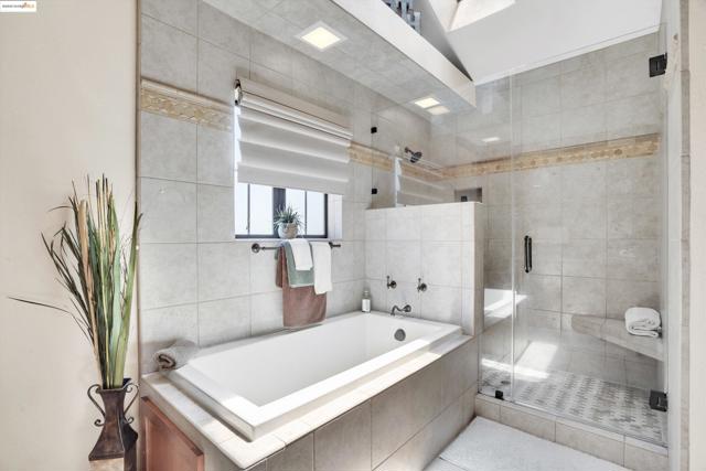 2960 Almondwood Pl, Oakley CA: https://media.crmls.org/mediaz/c89f02c5-1ff9-45f7-9d21-6087e93b435e.jpg