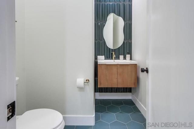 2482 San Clemente Ave, Vista CA: https://media.crmls.org/mediaz/c89f1fdc-b1d6-4d1b-b827-31a6d0184921.jpg