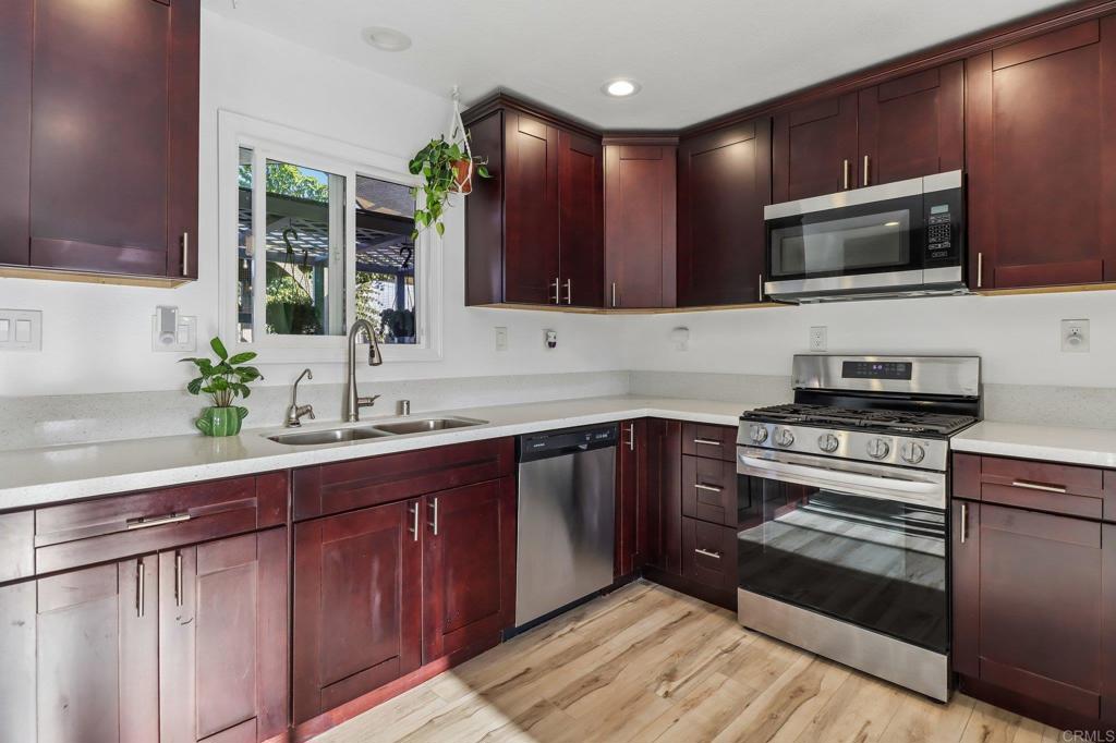 2852 Yvonne St - photo 9