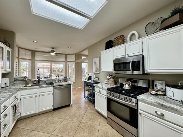 Image 5 of 23 For 37511 Golden Pebble Avenue