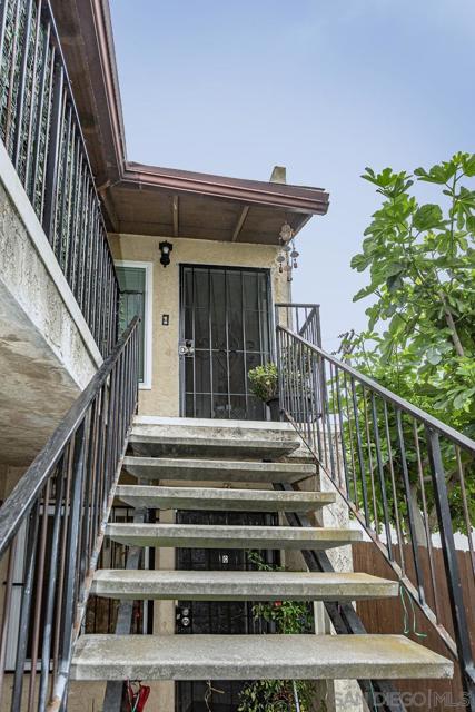 4164 Cherokee Ave, San Diego CA: https://media.crmls.org/mediaz/c8a00536-94bd-451f-ad9f-752e7a8f1162.jpg