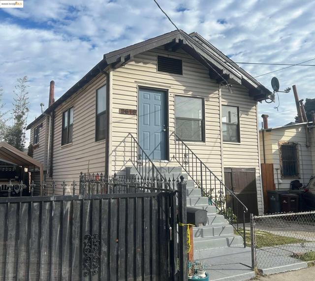 2618 E 20Th St, Oakland CA: https://media.crmls.org/mediaz/c8a00e5a-22e0-4126-9171-74972112df98.jpg