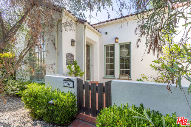 7361 Oakwood Avenue, Los Angeles CA: https://media.crmls.org/mediaz/c8a0c983-af47-495e-840e-0160faebbcab.jpg