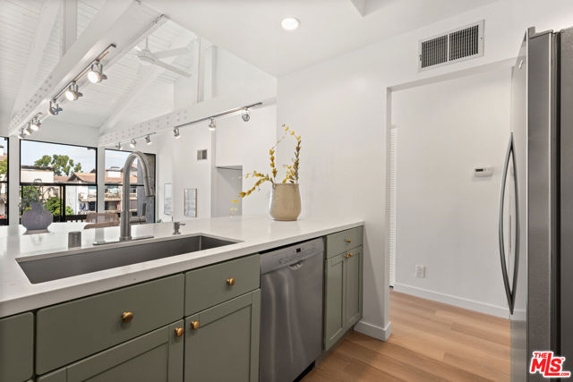 9323 Marina Pacifica Drive, Long Beach CA: https://media.crmls.org/mediaz/c8a0dacf-1033-4ef6-a577-b6144487aef9.jpg