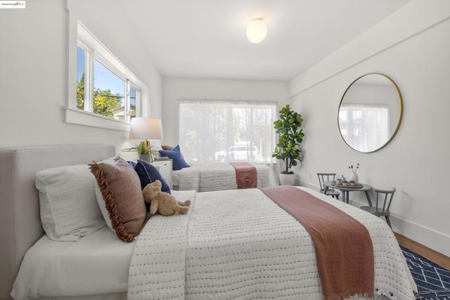 2516 Mathews St, Berkeley CA: https://media.crmls.org/mediaz/c8a10e99-d523-401d-a6c9-88e3c348f30f.jpg