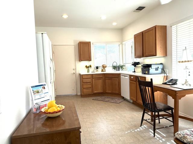 78584 Glastonbury Way, Palm Desert CA: https://media.crmls.org/mediaz/c8a16b50-5dc7-4c3f-9db7-d6913b474e8a.jpg