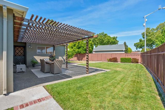 3468 Bella Vista Court, Santa Clara CA: https://media.crmls.org/mediaz/c8a30b92-3b8e-4112-aa25-37e95ae60af3.jpg