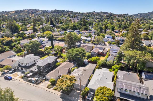 155 Oakview Drive, San Carlos CA: https://media.crmls.org/mediaz/c8a33db7-4a1e-4b98-bf4d-527e1c582f6c.jpg