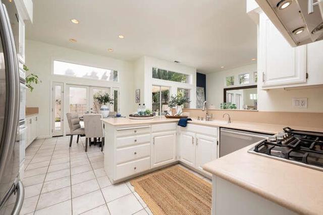 816 Corriente Point Drive,  CA: https://media.crmls.org/mediaz/c8a3a586-009a-4ed7-972c-09aeb2f3fdff.jpg