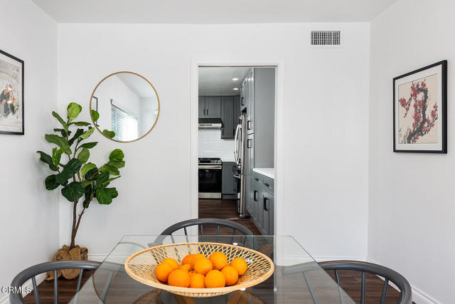 Detail Gallery Image 12 of 27 For 385 S Oakland Ave #205,  Pasadena,  CA 91101 - 3 Beds | 2 Baths