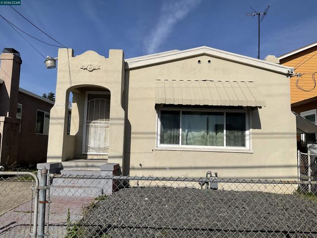 2359 CHURCH, Oakland CA: https://media.crmls.org/mediaz/c8a47534-a58a-4189-b371-f539dc187a22.jpg