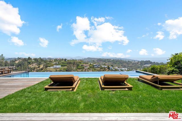 1030 Somera Road, Los Angeles CA: https://media.crmls.org/mediaz/c8a4d285-ae0f-4bed-8e46-c05d60c9680f.jpg