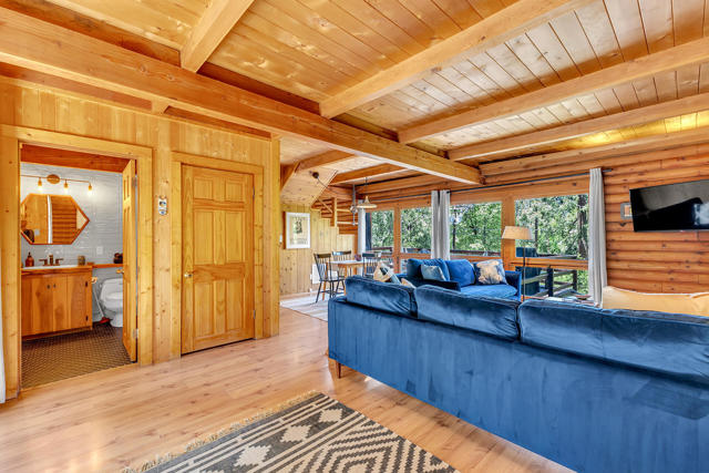 54385 S S. Circle Drive, Idyllwild CA: https://media.crmls.org/mediaz/c8a5a61e-434a-4b97-8a9b-05b605d63d66.jpg