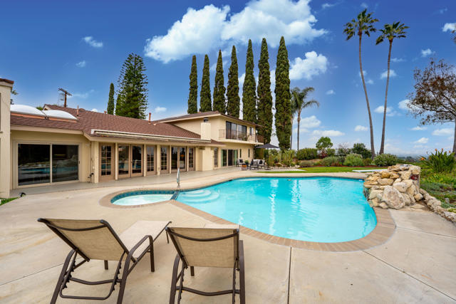 5324 Felice Place, Woodland Hills CA: https://media.crmls.org/mediaz/c8a5afed-a212-4011-95ae-411680c9a0b4.jpg