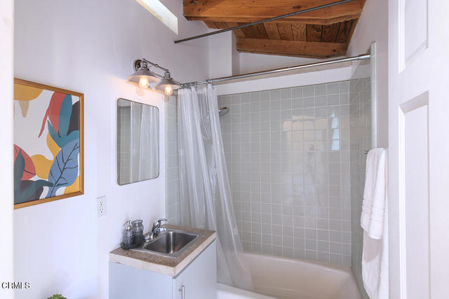 Detail Gallery Image 18 of 42 For 3363 Hollydale Dr, Los Angeles,  CA 90039 - 3 Beds | 3/1 Baths