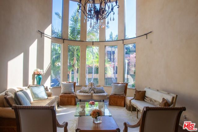 3501 Caribeth Drive, Encino CA: https://media.crmls.org/mediaz/c8a6b111-21fd-4330-804a-4ea50284f309.jpg