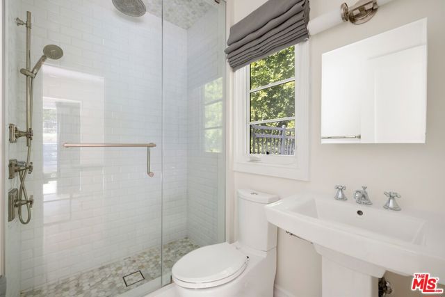 1214 Coldwater Canyon Drive, Beverly Hills CA: https://media.crmls.org/mediaz/c8a75415-4b49-4a2d-b693-0553f98baae9.jpg