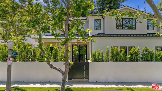 3935 Rhodes Avenue, Studio City CA: https://media.crmls.org/mediaz/c8a798b8-1af9-4a66-84cb-2e91d364fc7f.jpg