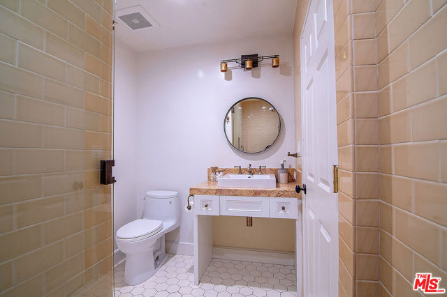 745 25th Street, Santa Monica CA: https://media.crmls.org/mediaz/c8a7cd0b-882b-4157-a283-0b0d9581b9a4.jpg