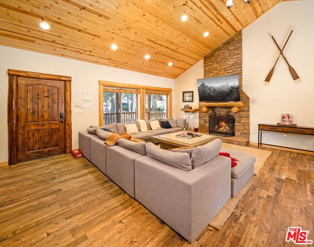 919 Mcalister Road, Big Bear City CA: https://media.crmls.org/mediaz/c8a842be-cb69-4c62-9755-8f1bf05f3ec7.jpg