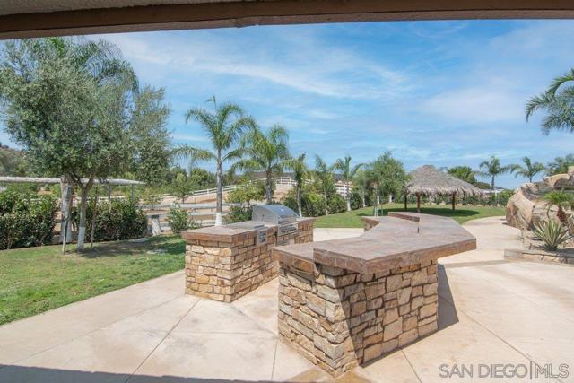 Image 33 of 75 For 37789 Avenida La Cresta