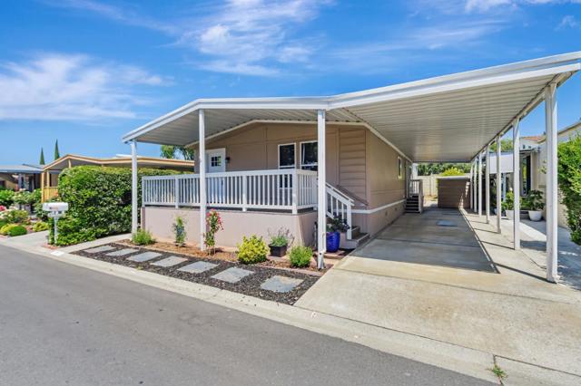 2815 Moss Hollow Drive, San Jose CA: https://media.crmls.org/mediaz/c8a87fc5-5376-4fb9-bafb-f0428e1d6d64.jpg