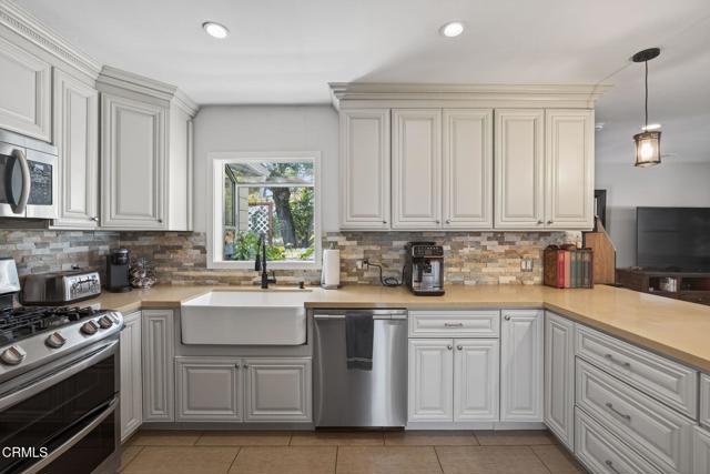 Detail Gallery Image 8 of 52 For 98 Mountain View St, Oak View,  CA 93022 - 4 Beds | 2 Baths