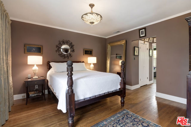 232 N Arden Boulevard, Los Angeles CA: https://media.crmls.org/mediaz/c8a8f0c5-8863-454e-8c36-205cf1c0d181.jpg