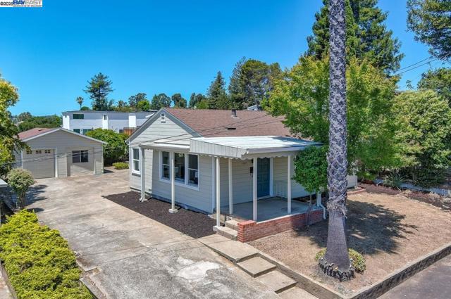 17673 Dorson Ln, Castro Valley CA: https://media.crmls.org/mediaz/c8a964e1-875e-4e46-a2b1-3a2d580a380c.jpg
