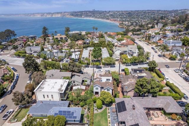 7824 Exchange Pl, La Jolla CA: https://media.crmls.org/mediaz/c8a98584-943f-40ac-a465-dfd56e854988.jpg