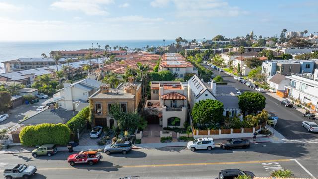 418 Marine St, La Jolla CA: https://media.crmls.org/mediaz/c8a9df84-779b-4c40-b7ea-aa8fea8f2d64.jpg