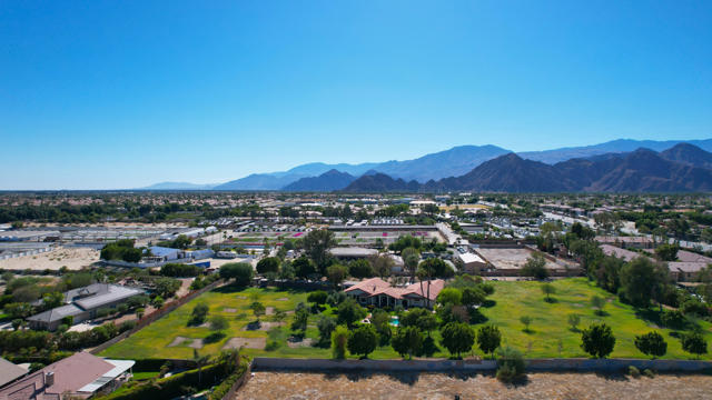 42605 Byron Place, Bermuda Dunes CA: https://media.crmls.org/mediaz/c8a9eddd-0aeb-44b3-a80c-069018e903f9.jpg